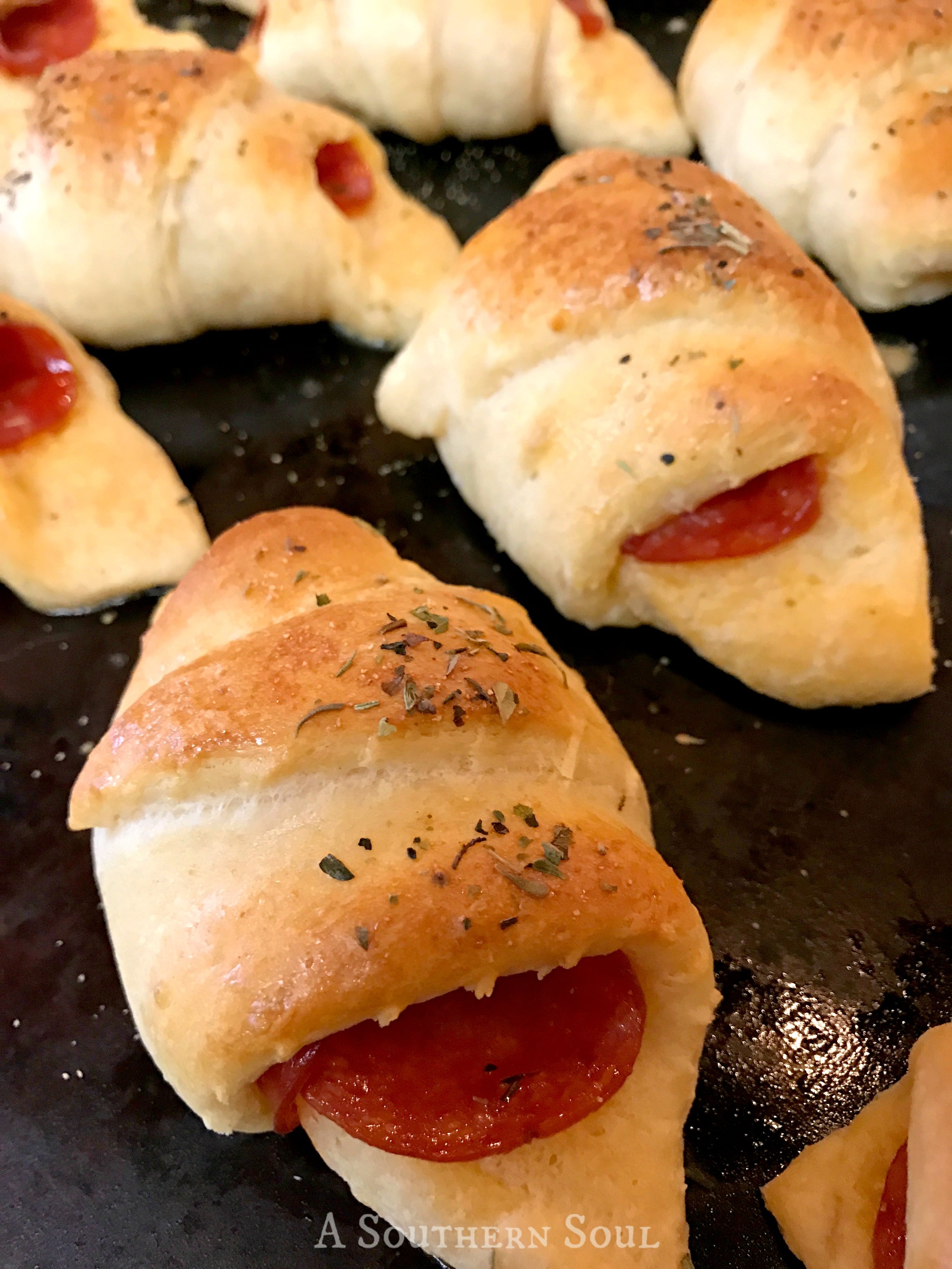 pizza crescent bites