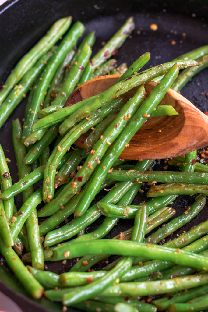 Skillet Green Beans made with garlic, lemon and red pepper is the ideal side dish for any meal! Simple and ready in 15 minutes!