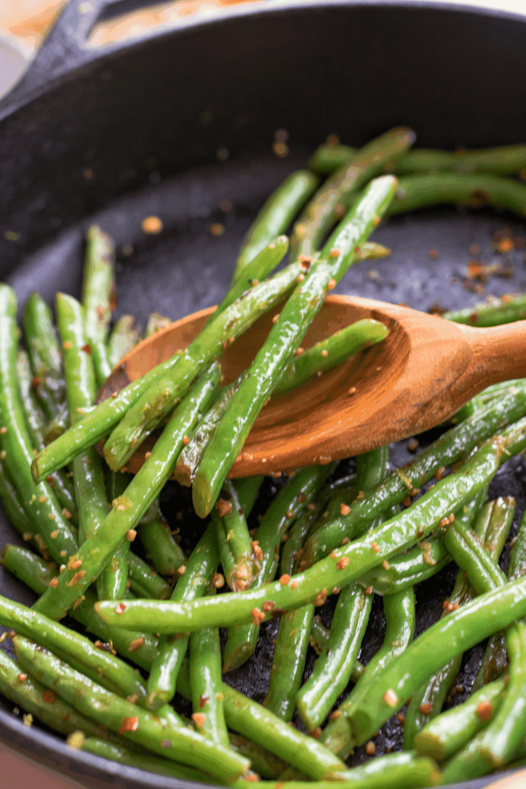 Skillet Green Beans made with garlic, lemon and red pepper is the ideal side dish for any meal! Simple and ready in 15 minutes!