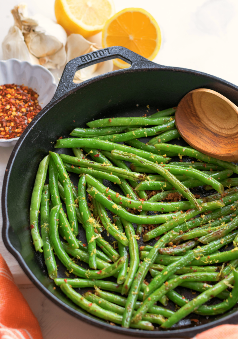 Skillet Green Beans made with garlic, lemon and red pepper is the ideal side dish for any meal! Simple and ready in 15 minutes!