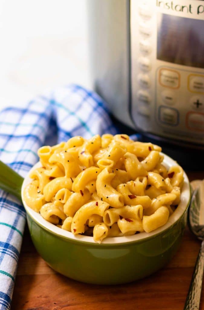 Instant Pot Pepper Jack Mac and Cheese in green bowl.