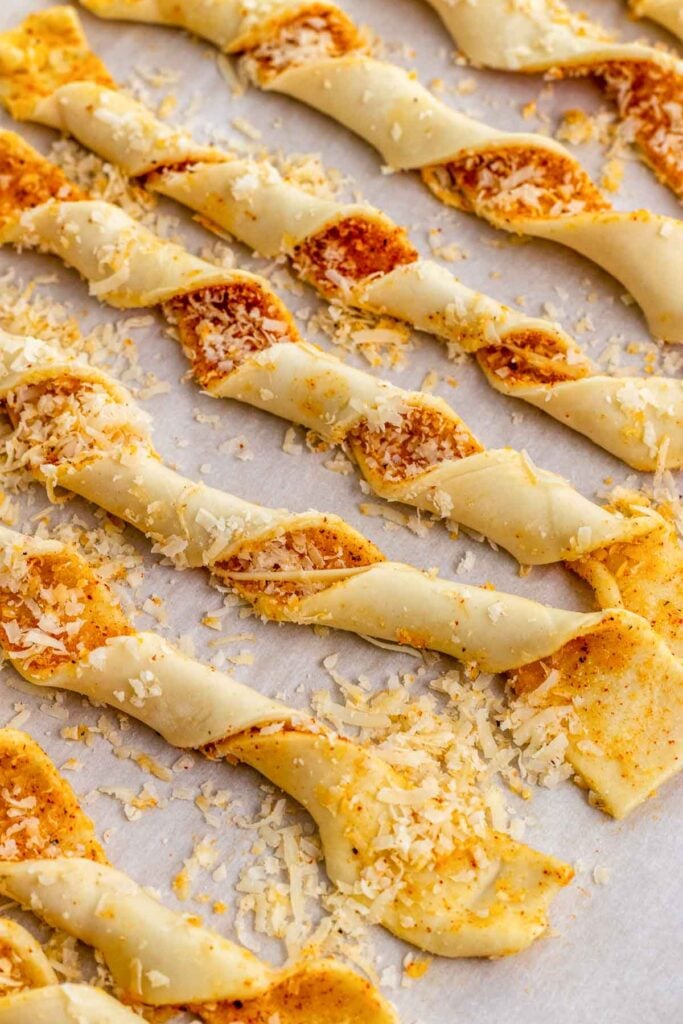 Twisted puffed pastry with parmesan cheese and house seasoning.