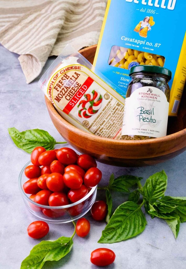 Pesto pasta salad ingredients.
