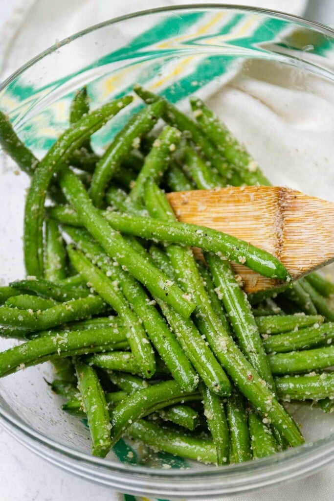 Green beans tossed in olive oil, lemon juice, parmesan salt, pepper and garlic powder.