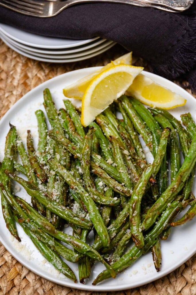 Air Fryer Green Beans with lemon and parmesan are made in just 10 minudes for a healthy, flavorful side dish.