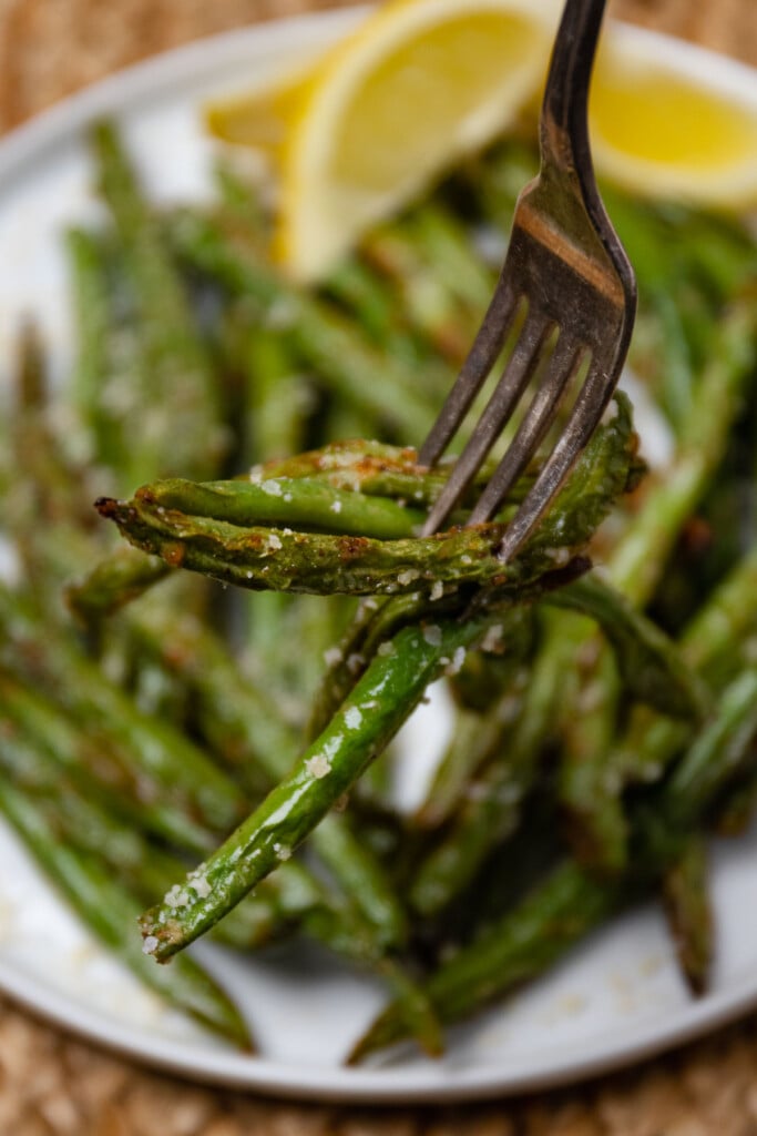 Air Fryer Green Beans with lemon and parmesan are made in just 10 minudes for a healthy, flavorful side dish.